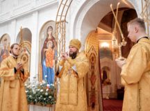 Управляющий Северо-Западным викариатством возглавил престольные торжества в храме равноапостольного князя Владимира в Тушине