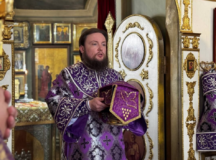 Епископ Истринский Серафим возглавил Литургию в храме Всемилостивого Спаса в Кускове