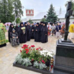 Литию у могилы первой настоятельницы Новодевичьей обители после ее открытия игумении Серафимы (Черной) совершили в день памяти преподобного Серафима Саровского
