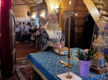 Митрополит Каширский Феогност совершил Литургию в храме Почаевской иконы Божией Матери в Чертанове Южном
