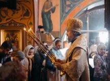 Митрополит Воскресенский Григорий совершил Литургию в храме Василия Блаженного на Красной площади