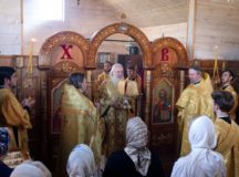 Митрополит Каширский Феогност совершил Литургию в храме иконы Божией Матери «Достойно есть» в Бирюлеве Восточном