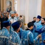 Митрополит Воскресенский Григорий совершил Литургию в храме святителя Николая Мирликийского в Толмачах