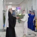Митрополит Каширский Феогност совершил Литургию в домовом храме гимназии «Эллада»