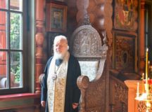 В Неделю 14-ю по Пятидесятнице Святейший Патриарх Кирилл молился за Литургией в Александро-Невском скиту близ Переделкина