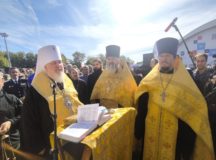 Митрополит Ставропольский Кирилл освятил походный храм на фестивале «Казачья станица Москва»