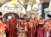 Епископ Истринский Серафим возглавил Литургию в храме Усекновения главы Иоанна Предтечи под Бором